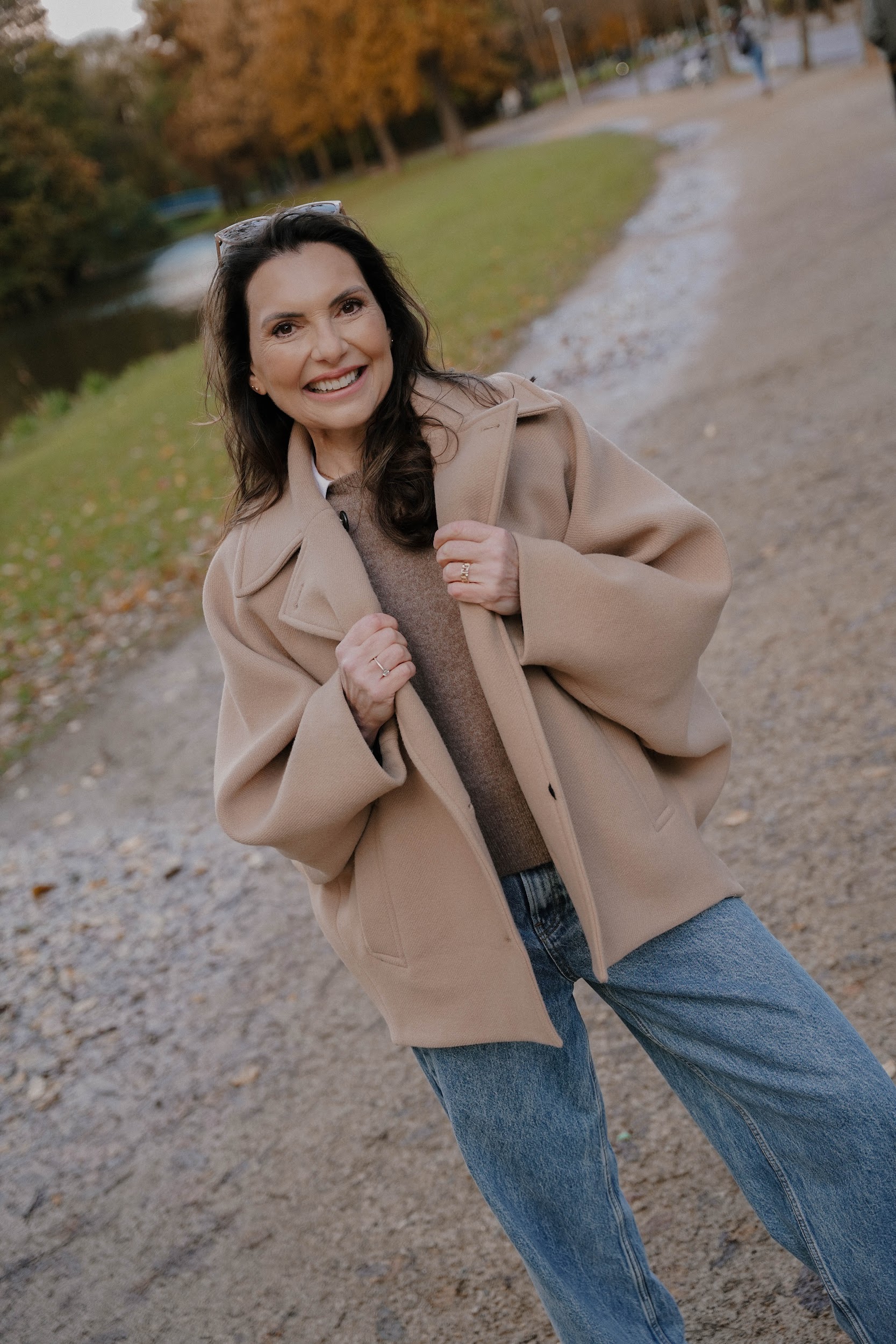Marjena in het Vondelpark Amsterdam, lachend in de camera