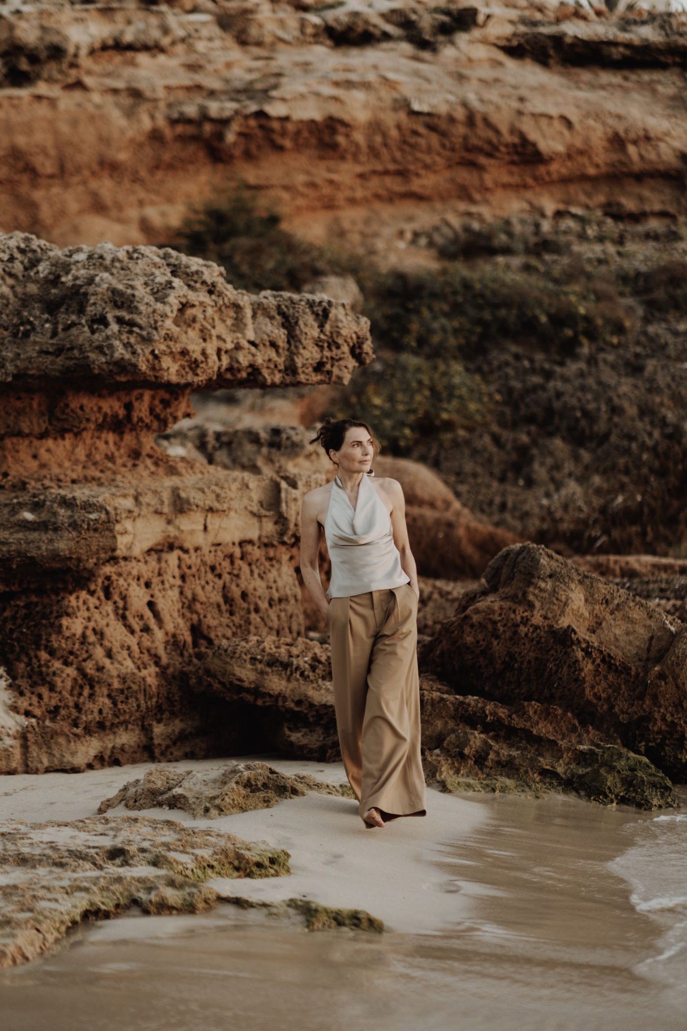 Marjena langs het strand op Ibiza