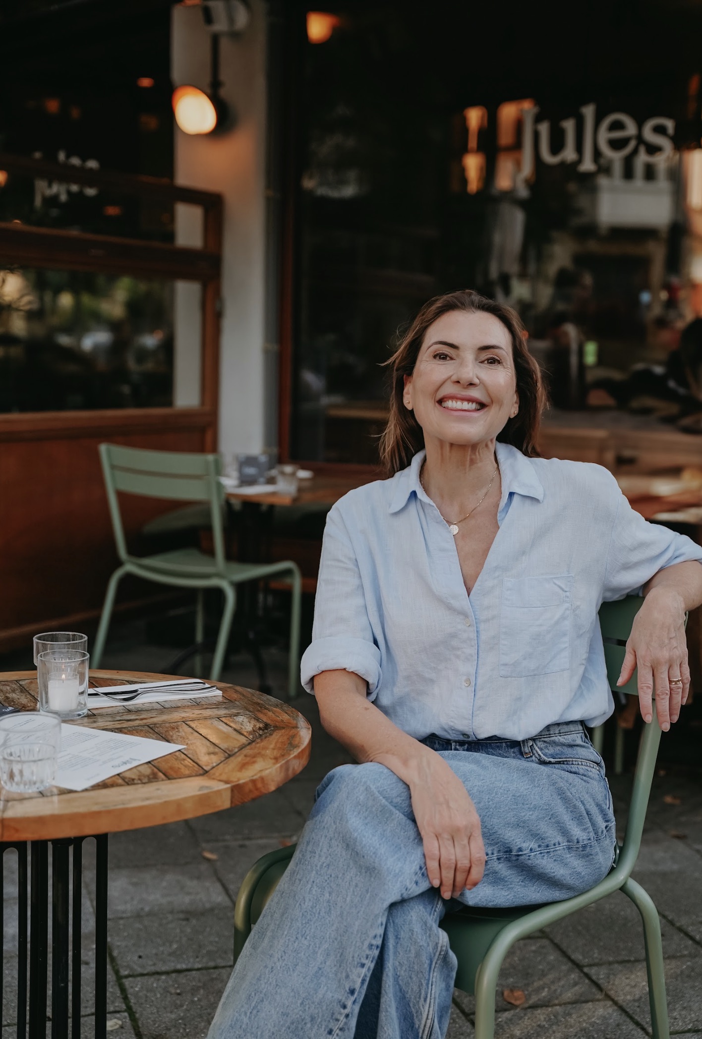 Marjena op het terras in Amsterdam
